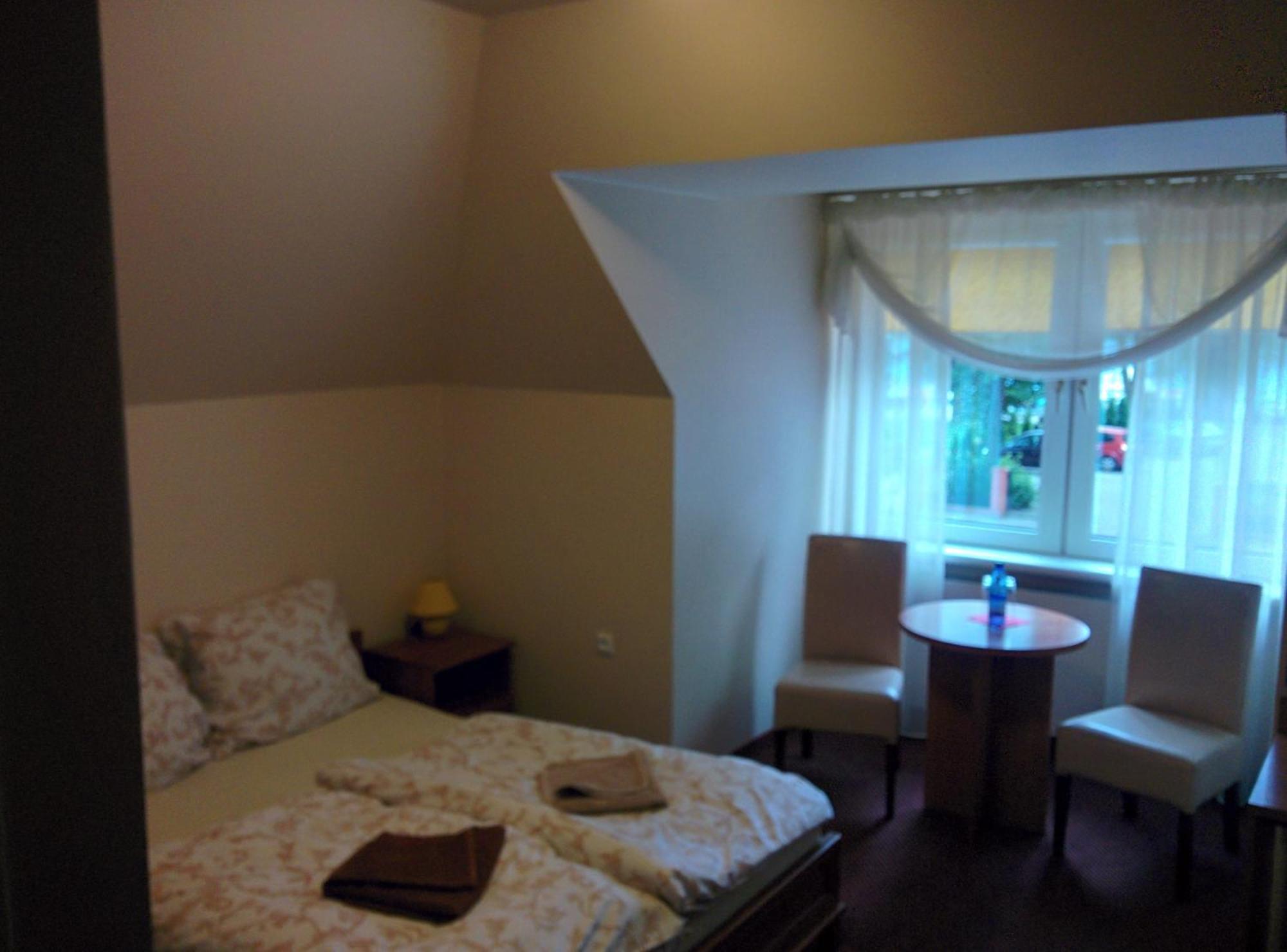 Pensjonat Nad Jeziorem Hotel Mysliborz Phòng bức ảnh
