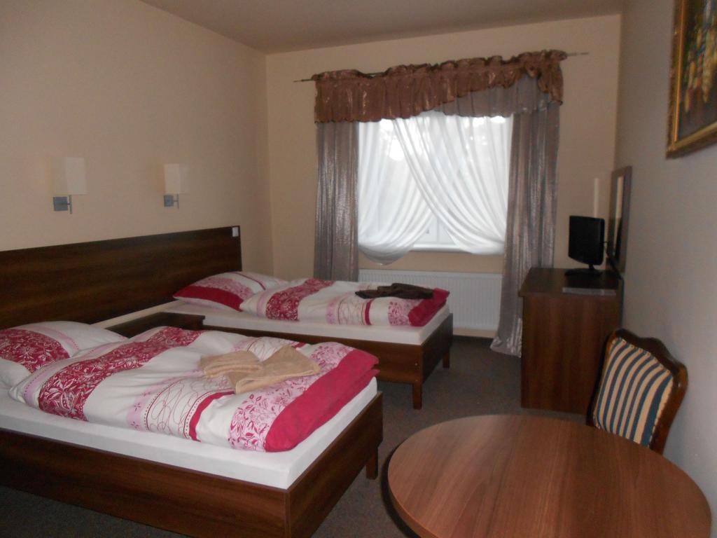 Pensjonat Nad Jeziorem Hotel Mysliborz Phòng bức ảnh